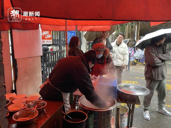 ng体育：中卫这家小吃摊位已经成为了一个美食与情感的交汇点